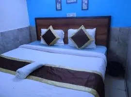 Hotel Moon Chanakyapuri Satya Niketan- Couple Friendly