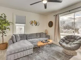 3 Mi to Downtown Youngstown Updated Apartment