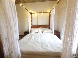Luxe Boho Vibes Lodha Belmondo Pune with Golf Course，位于浦那的酒店