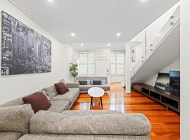 Stylish 3BR House with parking & ICC&Darling Harbour-8 mins walk，位于悉尼的酒店