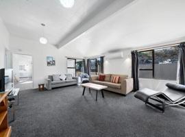 Seashell cottage，位于Waitarere的酒店