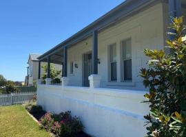 1920's Local Heritage Character home 'Rangatira'，位于芒特甘比尔的酒店