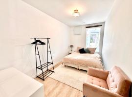 Lovely private room - in a shared apartment, in the heart of Amersfoort，位于阿默斯福特的民宿