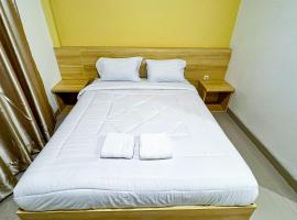 RedDoorz Plus at Krishna Homestay Kupang，位于古邦的酒店