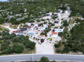 Camping Homes Grot，位于格拉达茨的豪华帐篷营地