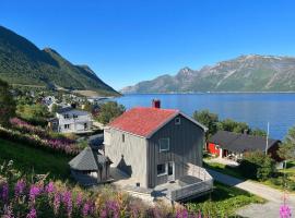 Vacation Home in Fjordgård with views of Segla and the Fjord，位于Fjordgård的酒店