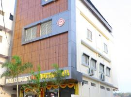 Mani Residency and AC Convention hall，位于Raigīr的酒店