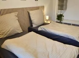 Weilerswist Haus für große Gruppen Monteurshaus bis 7 Personen, 7 Einzelbetten, 4 Schlafzimmer, 1 Küche, Terrasse Innenhof, Parkplatz