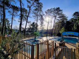 Village de Chalets，位于茹瓦厄斯的酒店