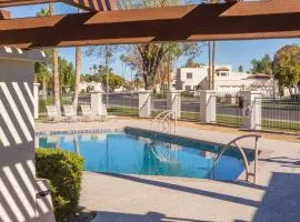 Cozy House Pool Spa Tennis & Pickleball Courts