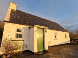 Traditional Holiday Cottage Louisburgh，位于路易斯堡的酒店