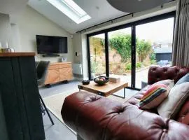 Historic Tring 2 Story Flat on High Street