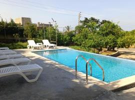 Roots55lb villa in jadra chouf，位于Jadrā的酒店