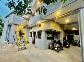 Beds & Boys Hostel，位于那格浦尔的酒店
