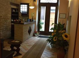 骑士餐厅酒店，位于卡梅里诺的酒店