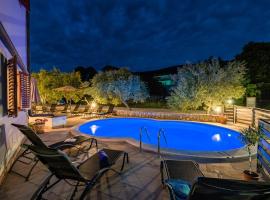 Serene Summer Oasis - Pool, Jacuzzi, Sauna, Sea View - Lara，位于德伦杰的酒店