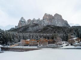 Dolomites Nature Hotel Vigilerhof，位于修希的酒店