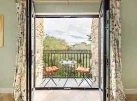 Bream Loft, dog friendly, wood burner, walking distance to beach
