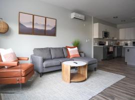 Luxury Apartment with Gym, Steps From Commuter Rail #3013，位于Reading的酒店