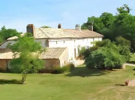 Maison de charme avec piscine et jardin à Saint-Vincent-la-Châtre