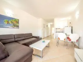 Comfy apartment in Vrsi with fenced garden