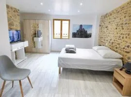 Maison confortable au cœur de Brioude avec parking privé.