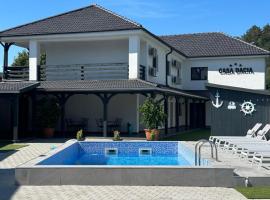 Casa Dacia，位于埃尔埃尼塔的带泳池的酒店