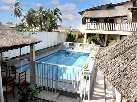 Studio charmant à Grand Popo avec piscine partagée - 40 m²，位于Grand-Popo的酒店