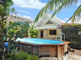 Chalet confortable au Vauclin avec piscine privée，位于勒沃克兰的酒店