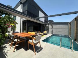Kundu Villas Heated Pool Retreat，位于Aksu的酒店