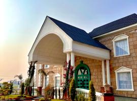 Western World Resort and Banquets，位于Sarāi Banjāra的酒店