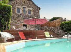 Maison de caractère à Pierrefiche avec piscine privée