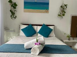 Suites Casa Azul-Vila do Abraão- conforto, limpeza, ótima localização，位于阿布拉奥的自助式住宿