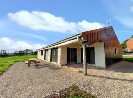 Maison spacieuse à Cerniébaud avec magnifique jardin.，位于Cerniébaud的酒店