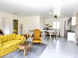 Maison chaleureuse à Fossemagne avec jardin et terrasse