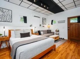 L Studio Traverse close to downtown and Beach
