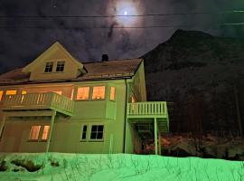 Hus i Gryllefjord，位于Senja的别墅