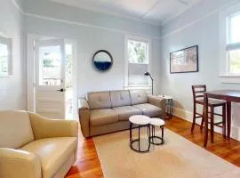 Palm Paradise - Renovated 1891 Queen Anne - Historic DT Quarter Mi Stroll - Beach only 3 Mi
