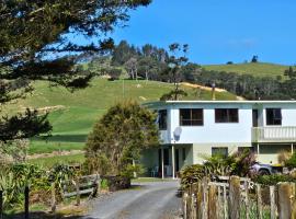 Hot Water Beach Farm Stay，位于Whenuakite的度假屋