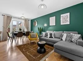 Spacious 6-bedroom house - 3 parking spaces - Superfast Wi-Fi - Close to M5 - Long-stay rates!