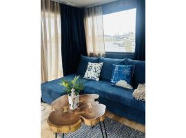 Premium Houseboat Blue Lagoon，位于吕贝克的酒店