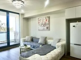 KozyGuru | Wentworthville | Kozy Style 2 Bed 2 Bath APT + Free Parking