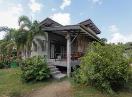 Casa Eden - Double King Bed - Peaceful Garden Retreat - 4K SmartTV，位于帕干岛的酒店