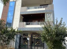 NightNest hospitality service Independent flat Kompally，位于海得拉巴的公寓