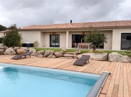 Casa Cagna Piscine et jacuzzi，位于菲加里的酒店