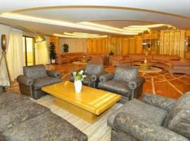 Luxury Corniche Sky-Suite - Stylish Retreat