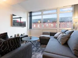 Leeds Elegant Flat in Prime Location - Sleeps 4 - Parking