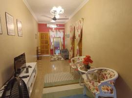 Homestay Hajah Jamilah Sungai Tiram，位于乌鲁地南的酒店
