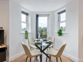 The Luxe 2Bedroom Saarb Apartment, Leatherhead