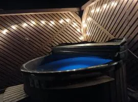 POLESKI DOMEK Z JACUZZI W Czarnym Lesie